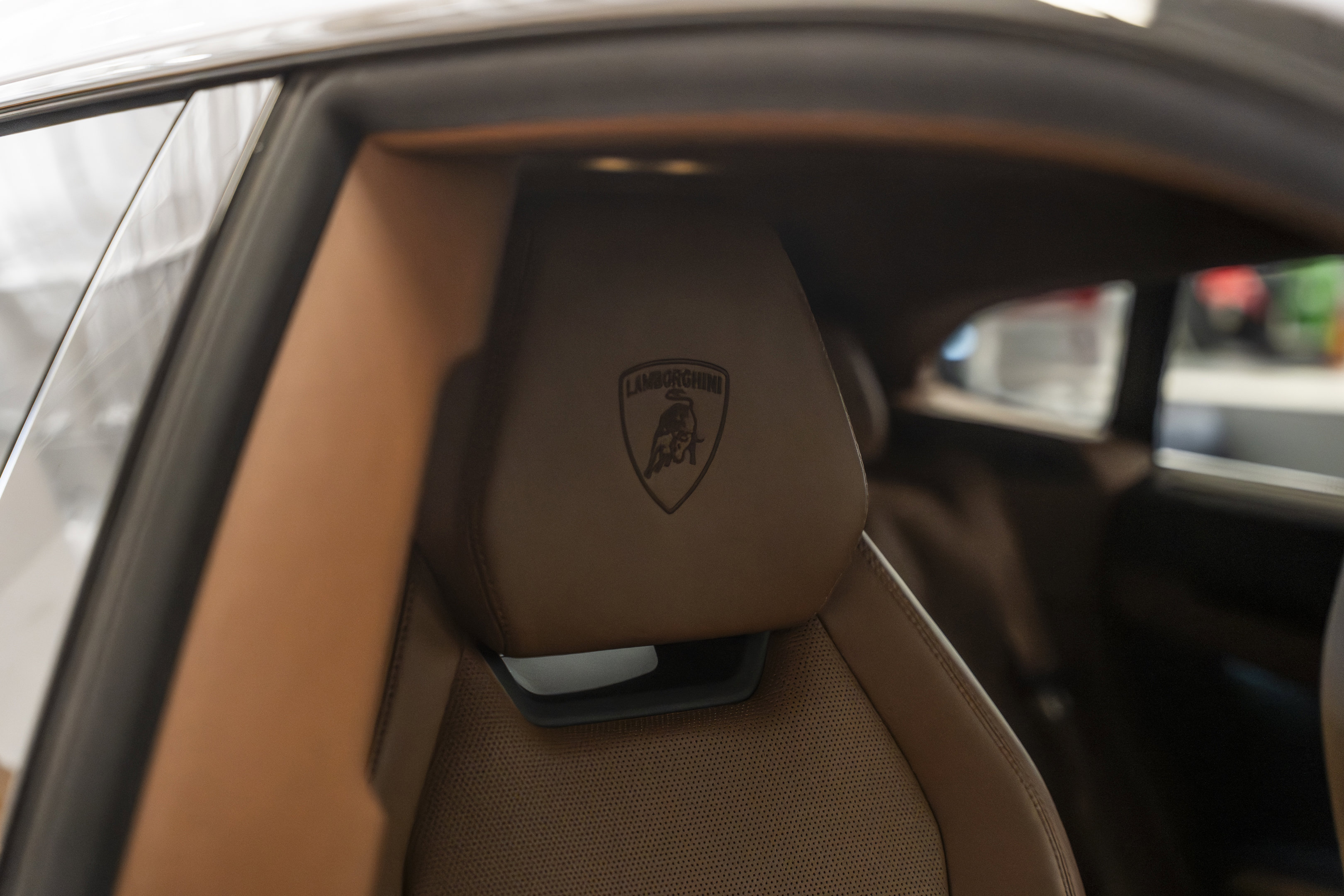 Used 2025 Lamborghini Urus SE AWD/4WD image 30