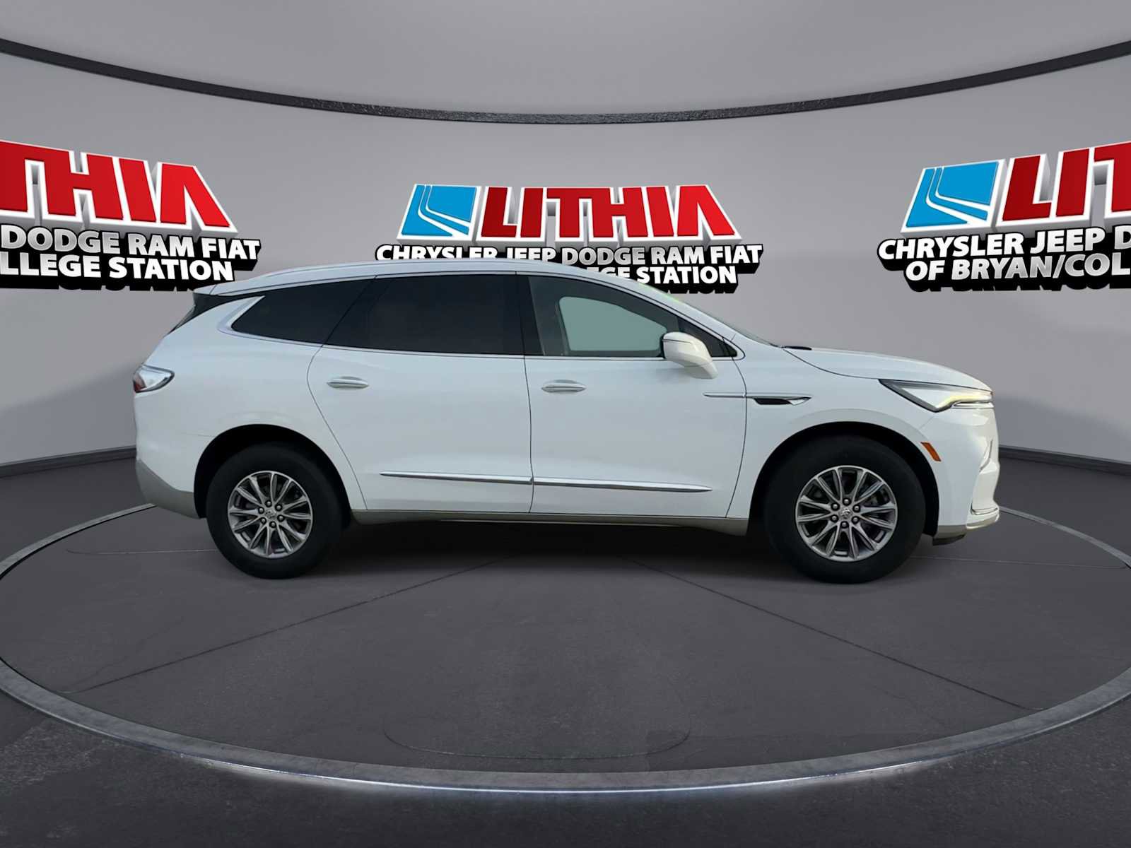 Used 2023 Buick Enclave Essence image 9