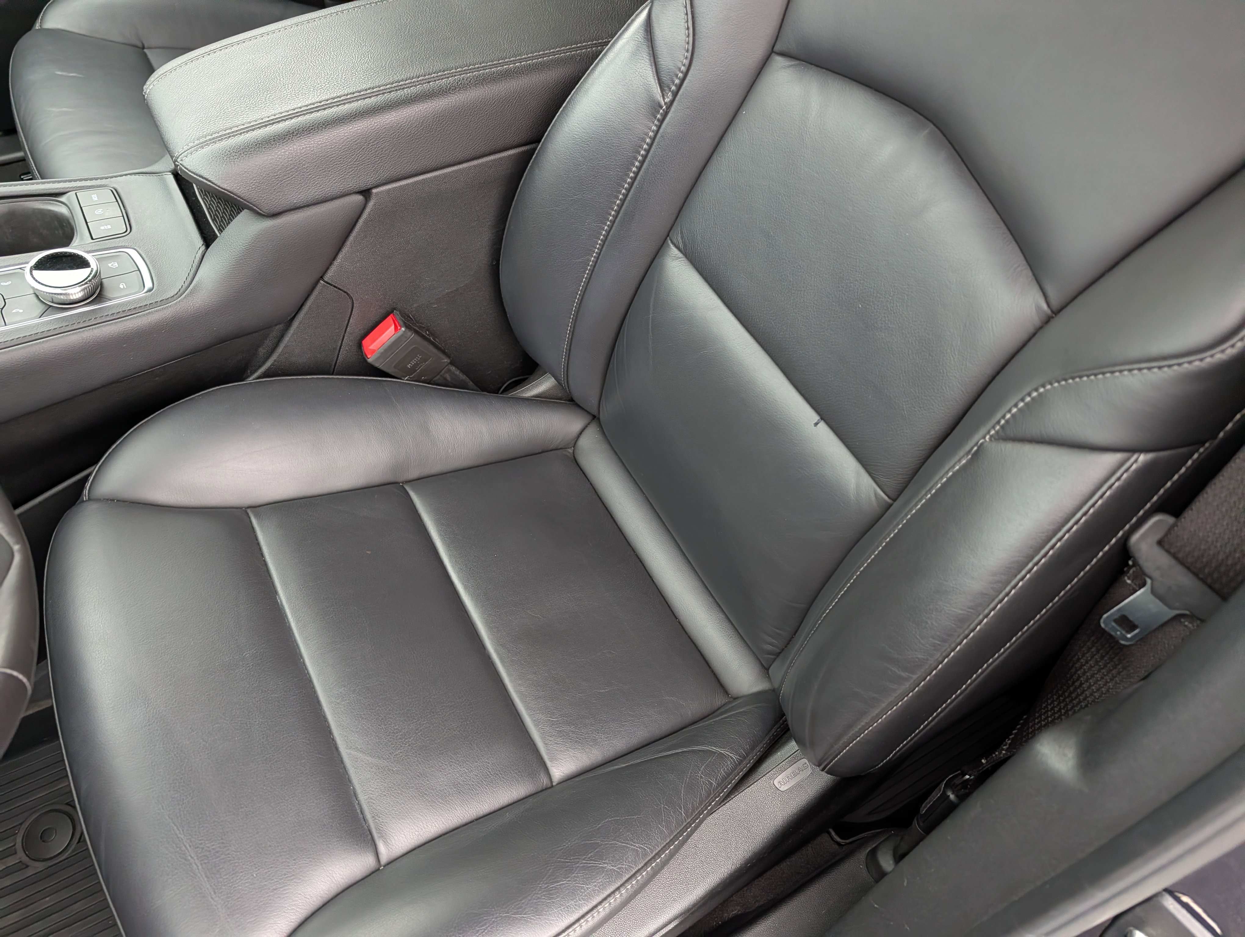 Used 2020 Cadillac XT4 Premium Luxury w/ Cold Weather Package image 12