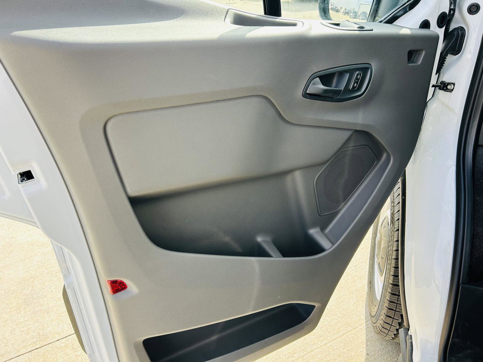 New 2026 Ford Transit 250 148 Medium Roof RWD image 7