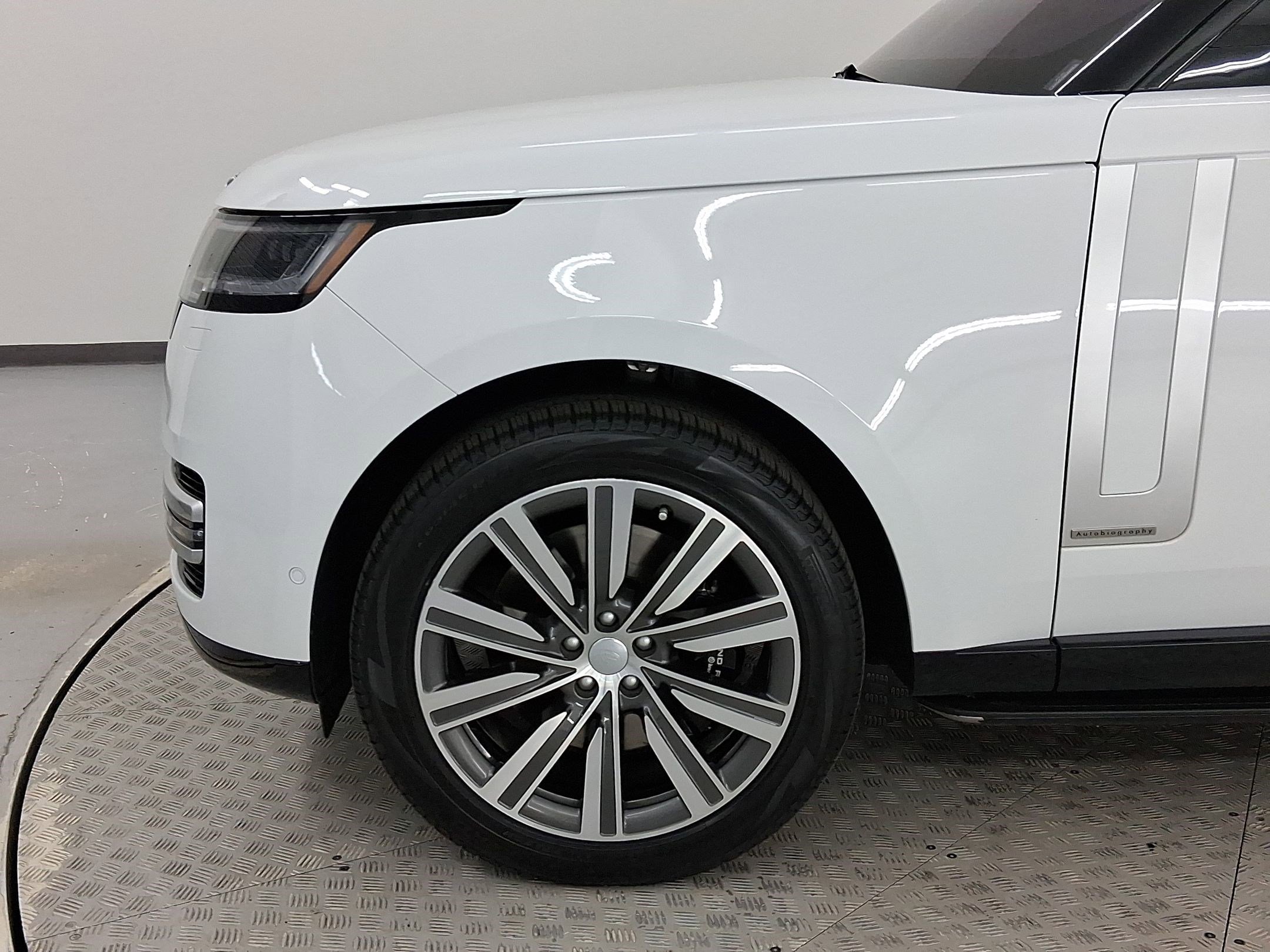 Certified 2023 Land Rover Range Rover Long Wheelbase Autobiography image 11