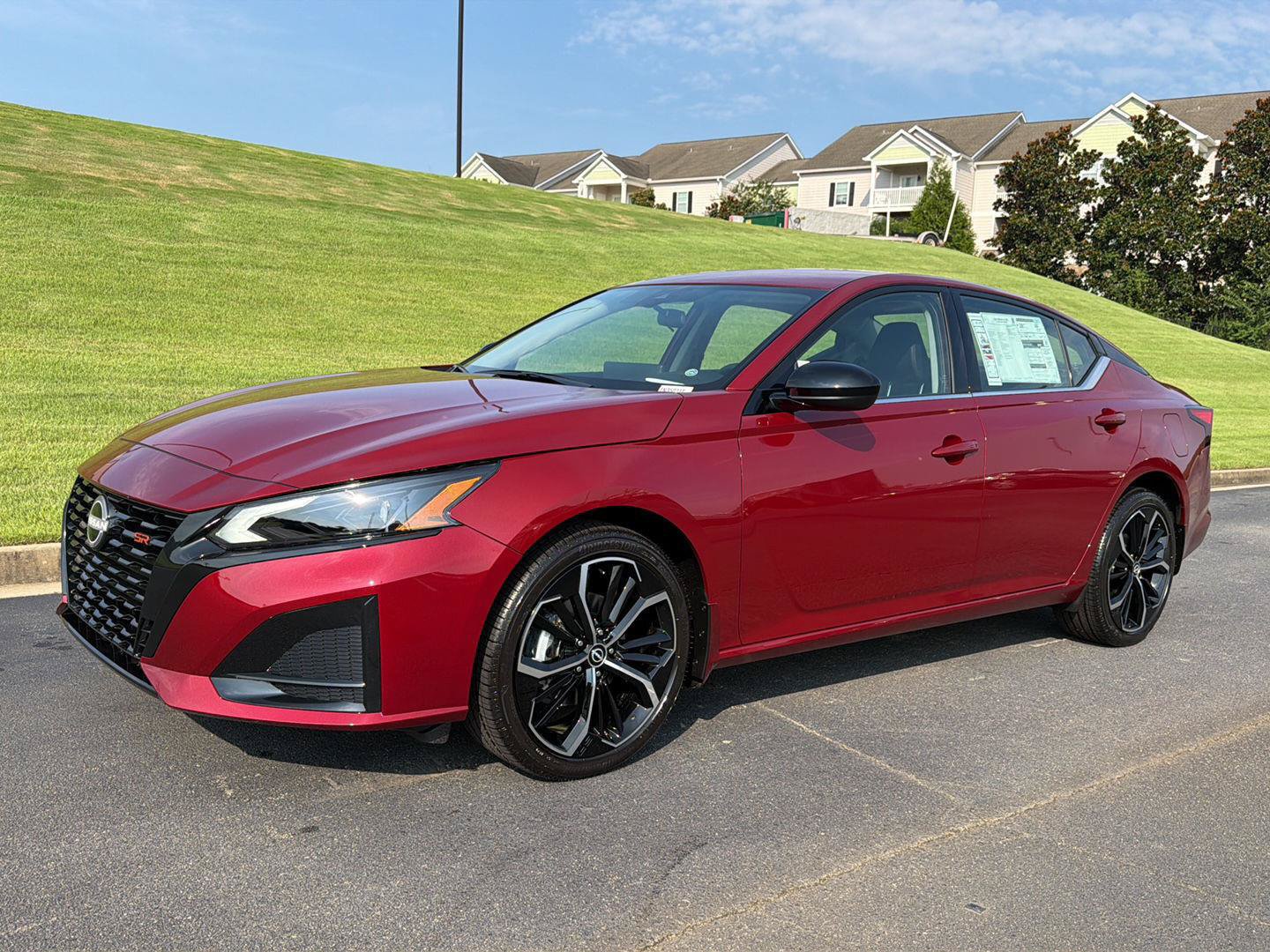 New 2026 Nissan Altima 2.5 SR AWD/4WD image 2