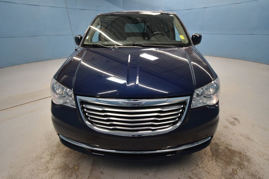 Used 2016 Chrysler Town & Country Touring FWD image 31