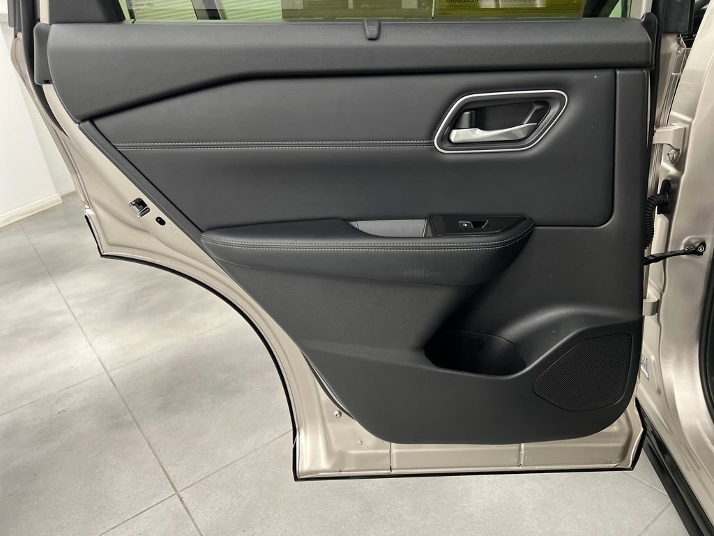 Used 2026 Nissan Rogue Platinum w/ Platinum Premium Package AWD/4WD image 19