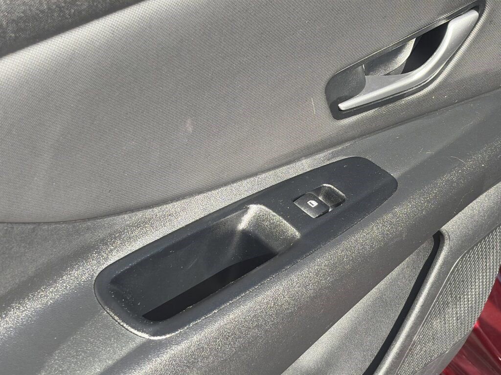 Used 2023 Hyundai Elantra Limited image 26