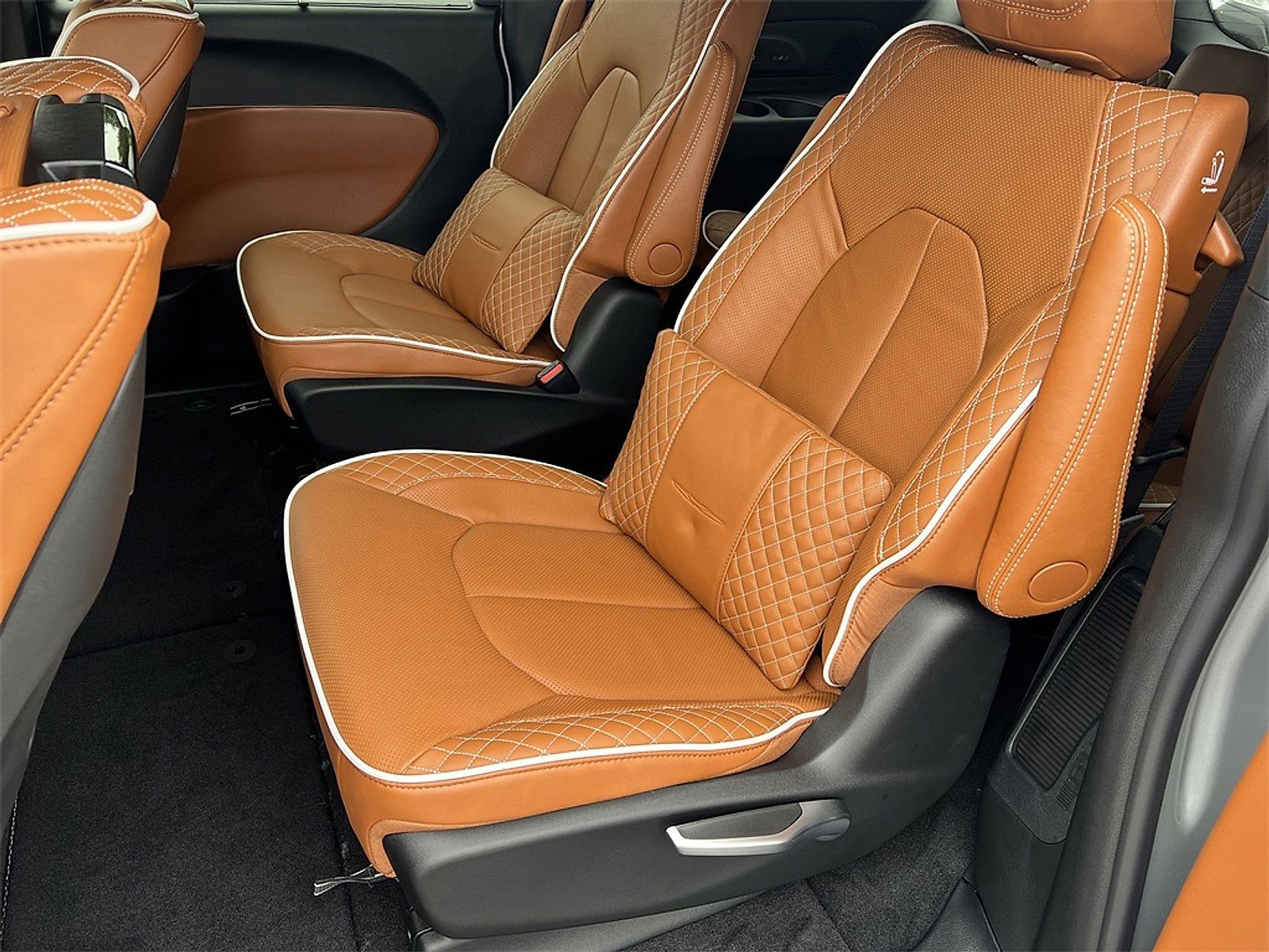 New 2026 Chrysler Pacifica Pinnacle image 25