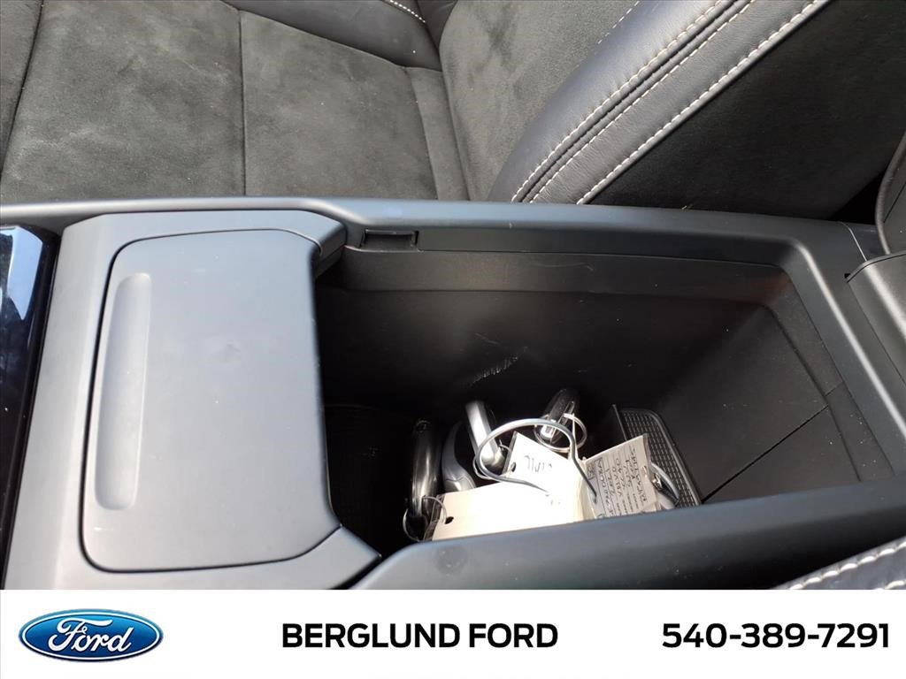 Used 2021 Volvo XC40 T5 R-Design w/ Climate Package image 29