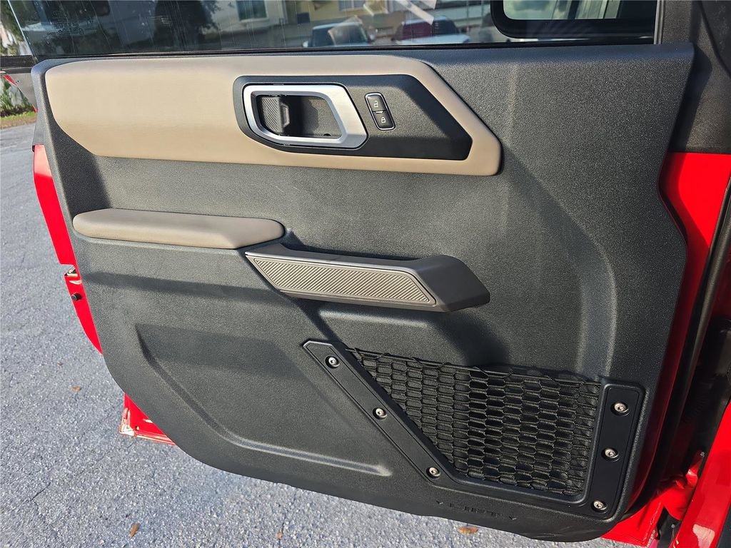 Used 2023 Ford Bronco Wildtrak image 16