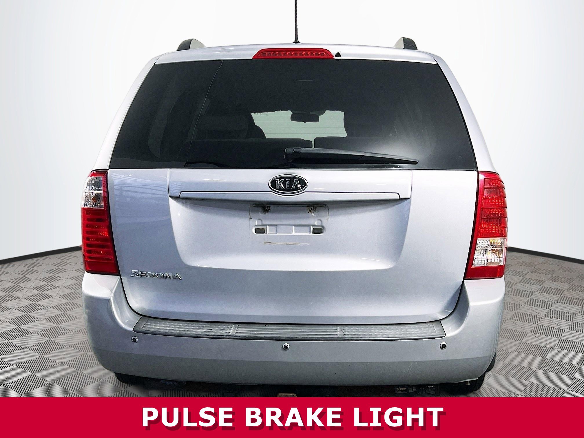 Used 2011 Kia Sedona LX image 24