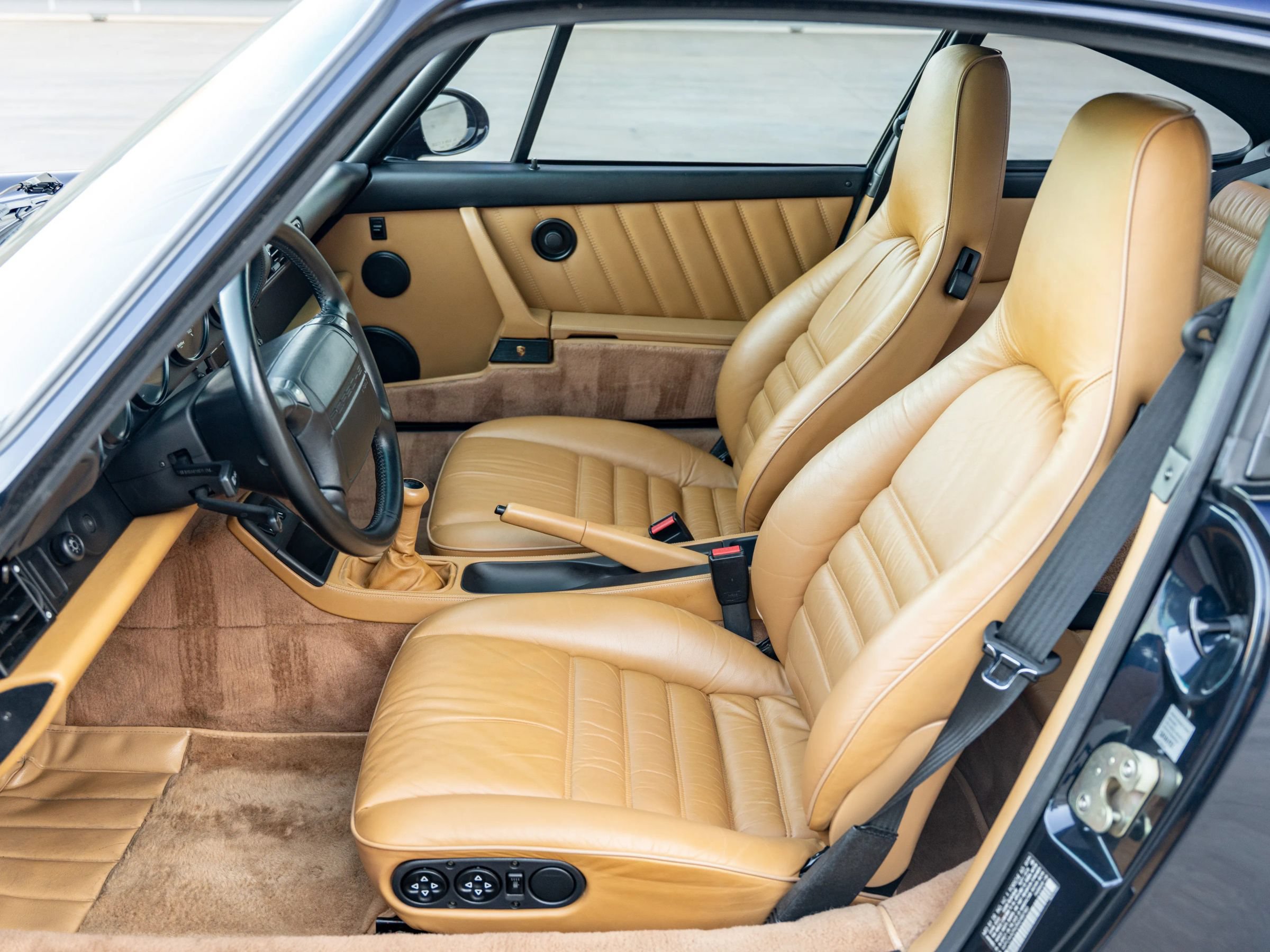 Used 1992 Porsche 911 Turbo RWD image 11