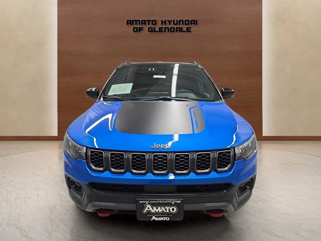 Used 2025 Jeep Compass Trailhawk AWD/4WD image 9