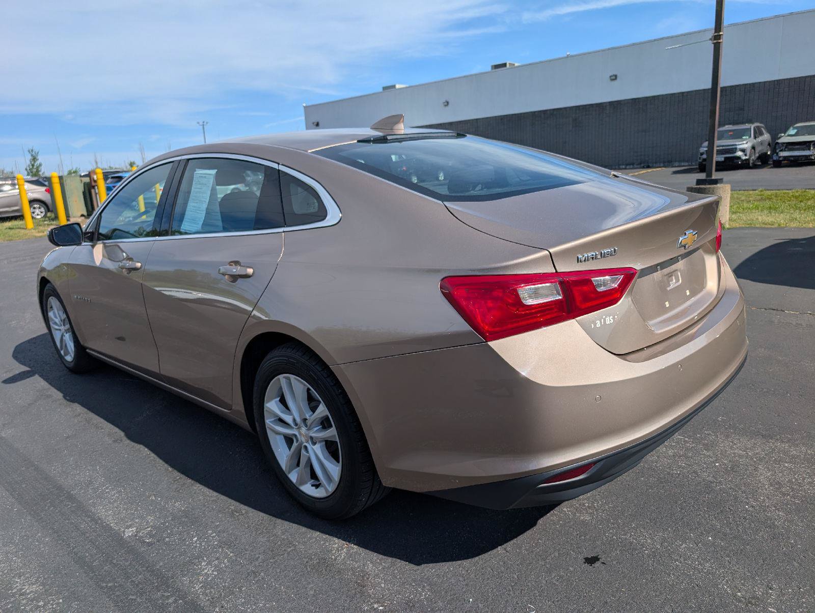 Used 2018 Chevrolet Malibu LT w/ Driver Confidence Package FWD image 4