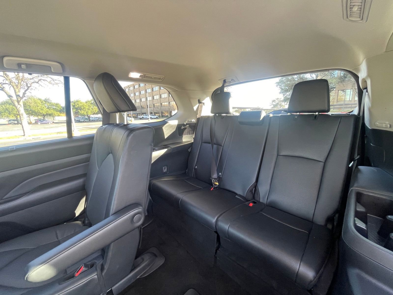 Used 2025 Toyota Grand Highlander LE image 17