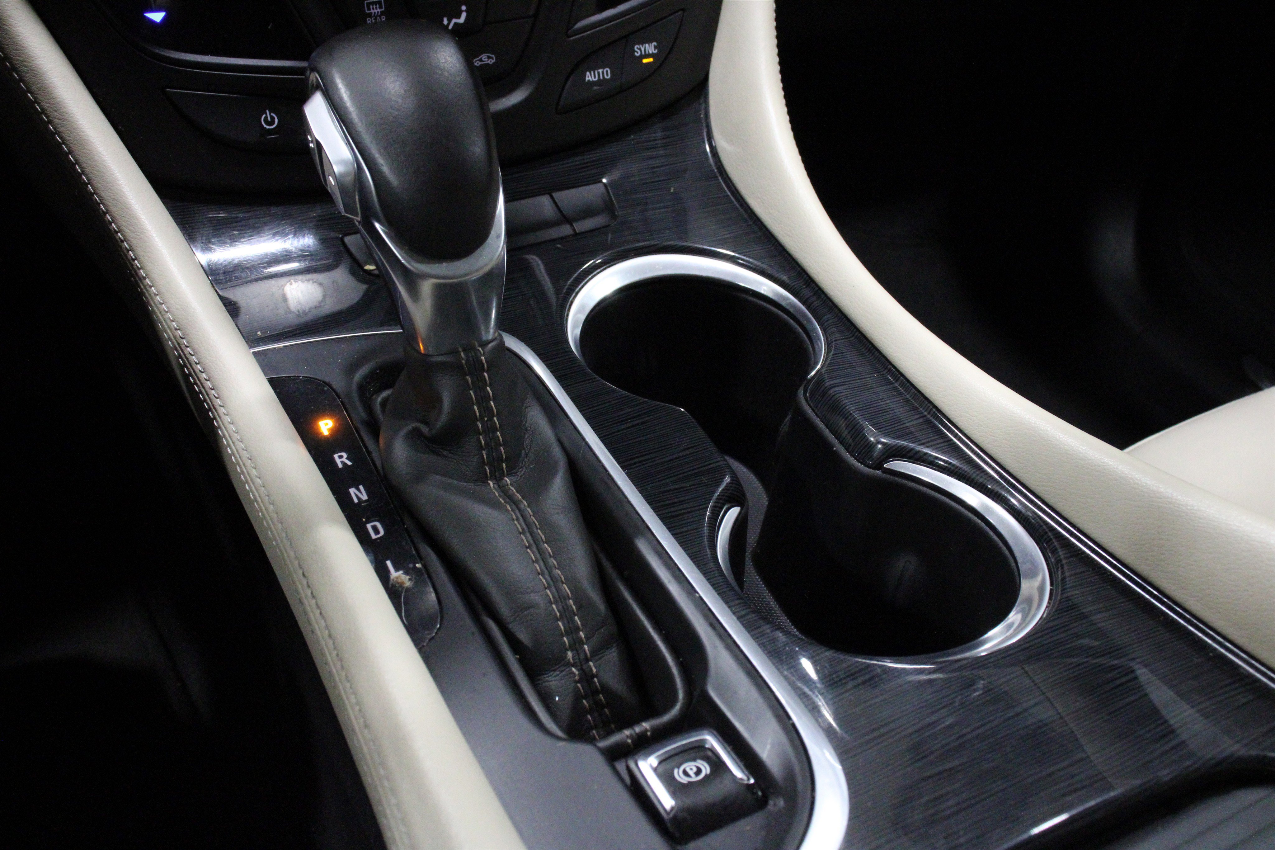 Used 2017 Buick Envision Essence image 18