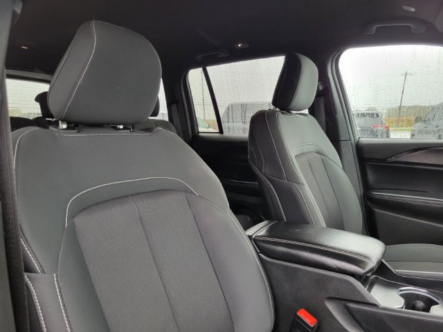 Used 2025 Jeep Grand Cherokee Laredo AWD/4WD image 29