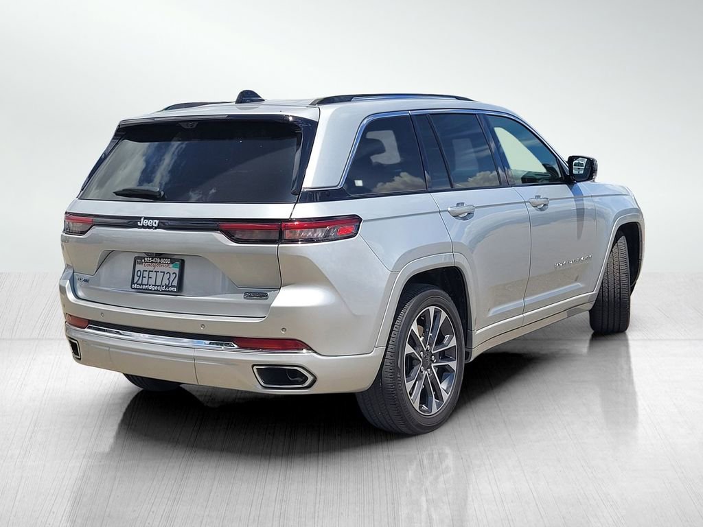 Used 2022 Jeep Grand Cherokee Overland w/ Luxury Tech Group IV AWD/4WD image 4