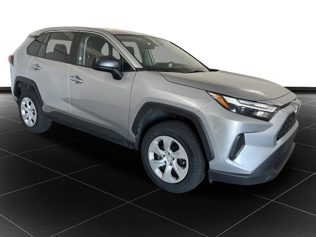 Used 2025 Toyota RAV4 LE AWD/4WD image 7