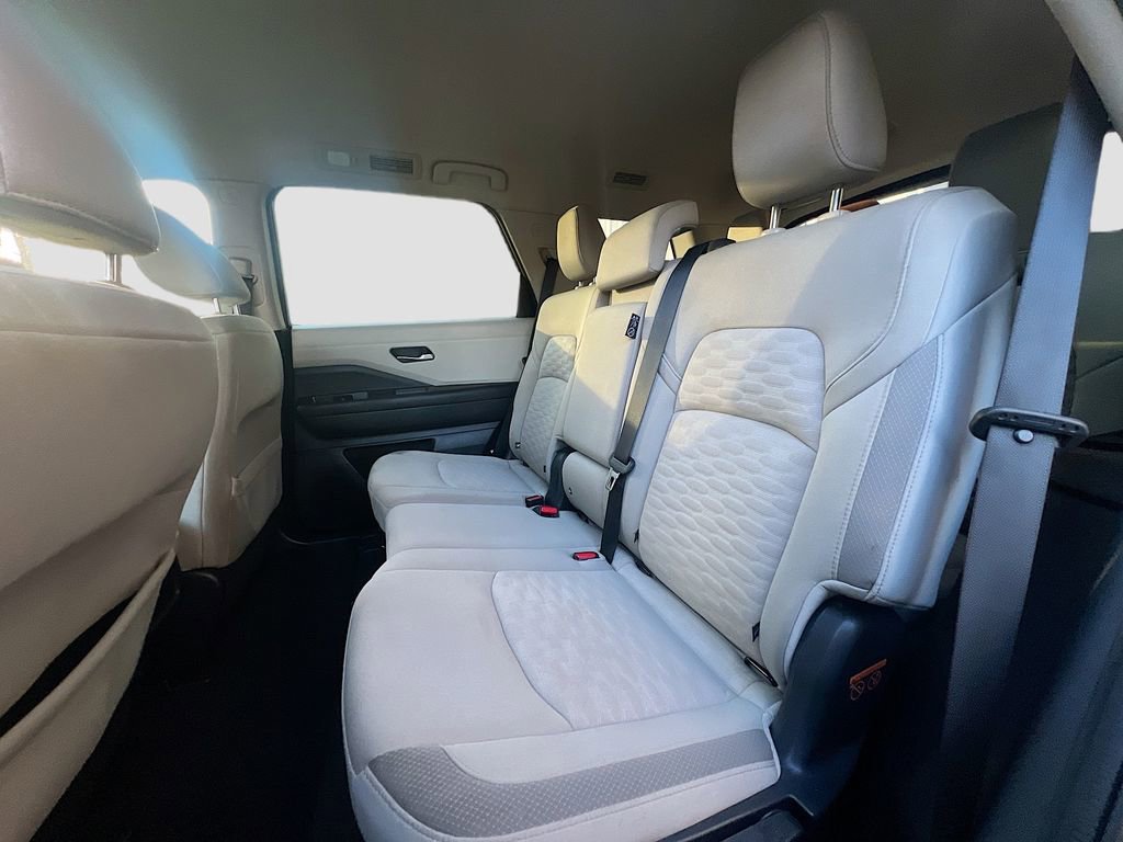 Used 2022 Nissan Pathfinder SV w/ SV Black Package image 21