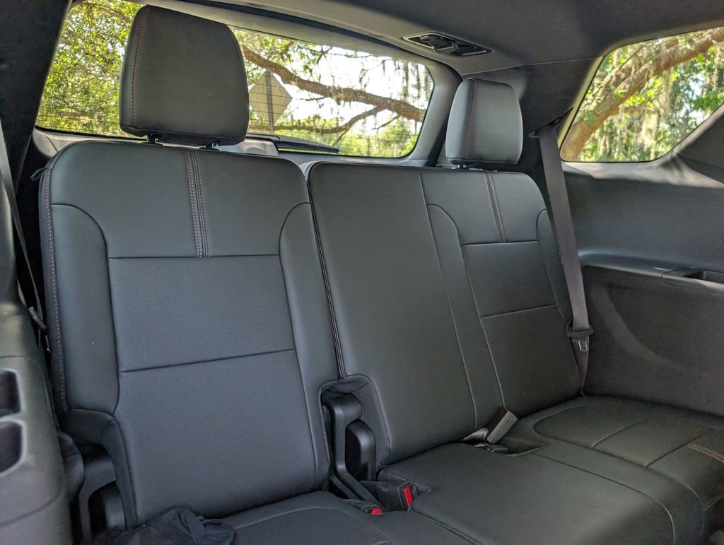 Used 2022 Chevrolet Traverse RS image 21