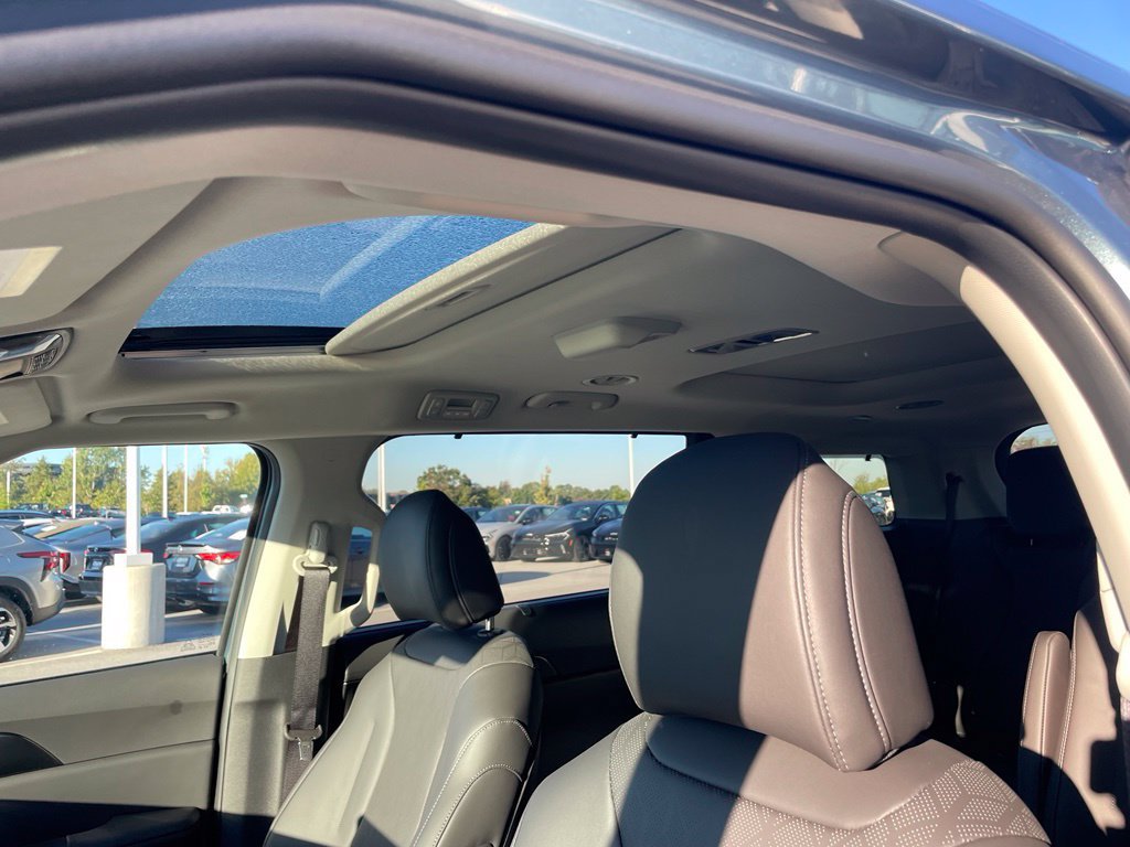 New 2027 Kia Carnival SX w/ Dark Edition Package FWD image 19