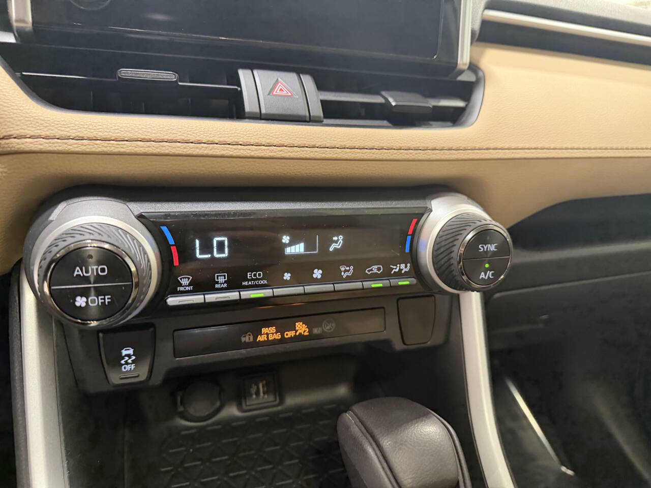 Used 2023 Toyota RAV4 XLE w/ Convenience Package AWD/4WD image 10