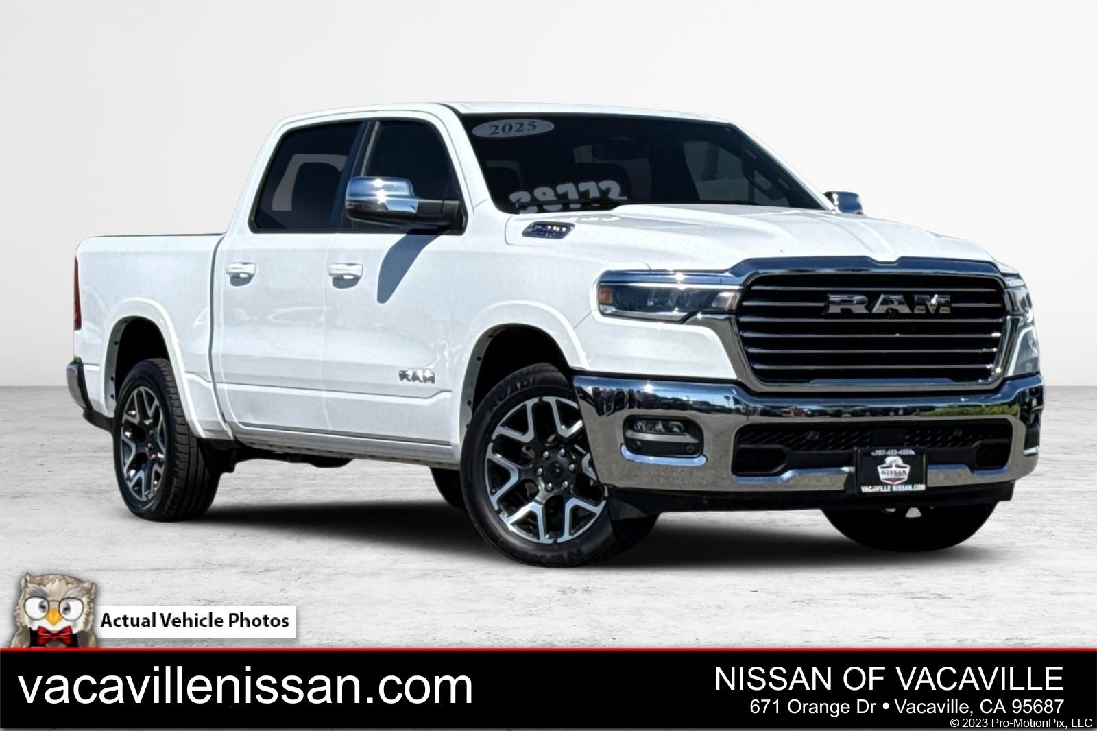 Used 2025 RAM 1500 Laramie AWD/4WD image 1