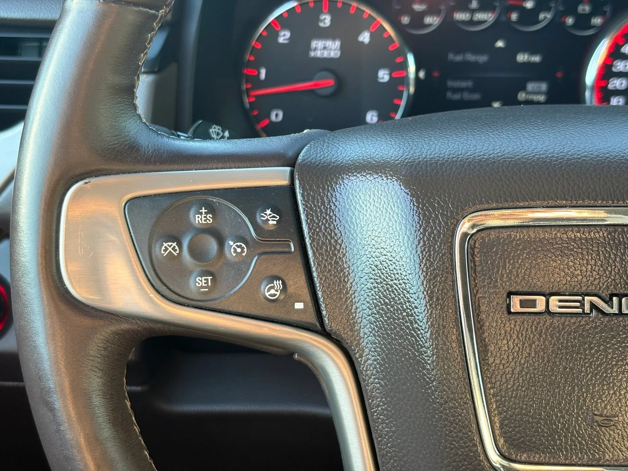 Used 2015 GMC Yukon Denali w/ Premium Package AWD/4WD image 8