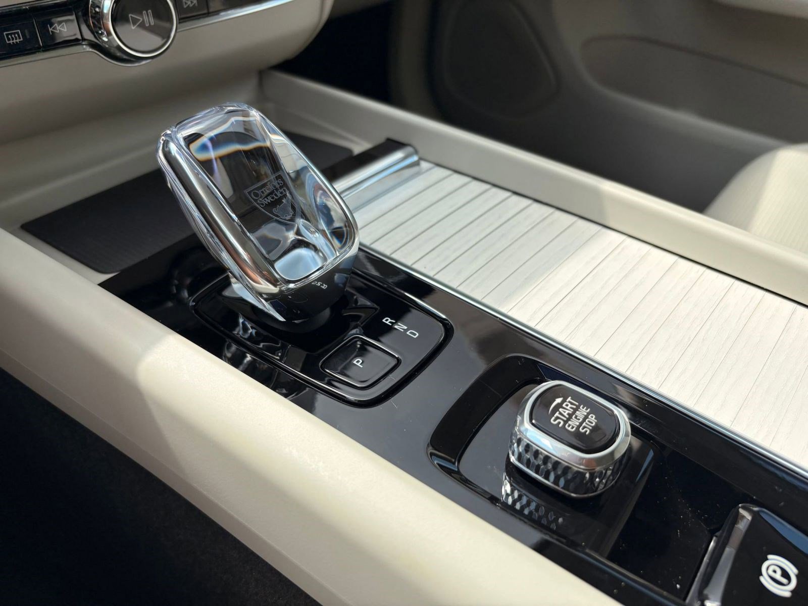 New 2026 Volvo XC60 B5 Ultra w/ Climate Package image 19