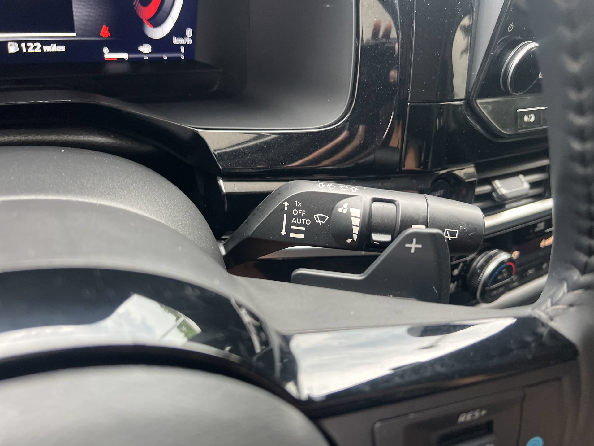 Used 2025 Nissan Pathfinder Platinum FWD image 10