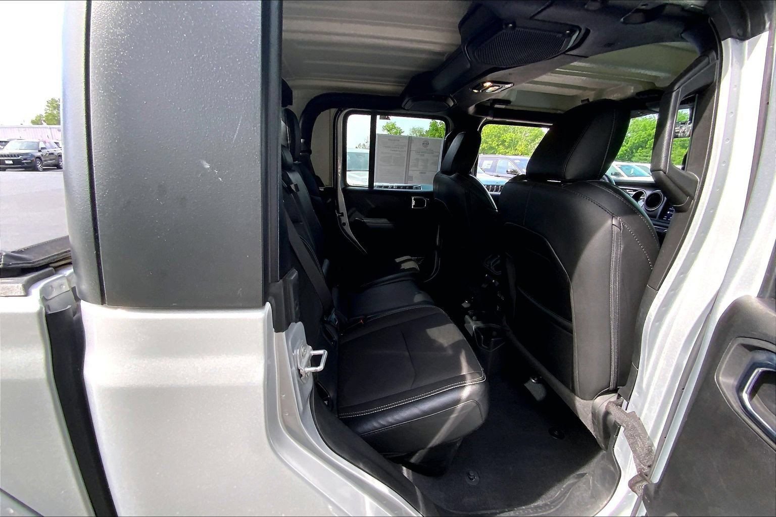 Certified 2023 Jeep Gladiator Sport AWD/4WD image 16