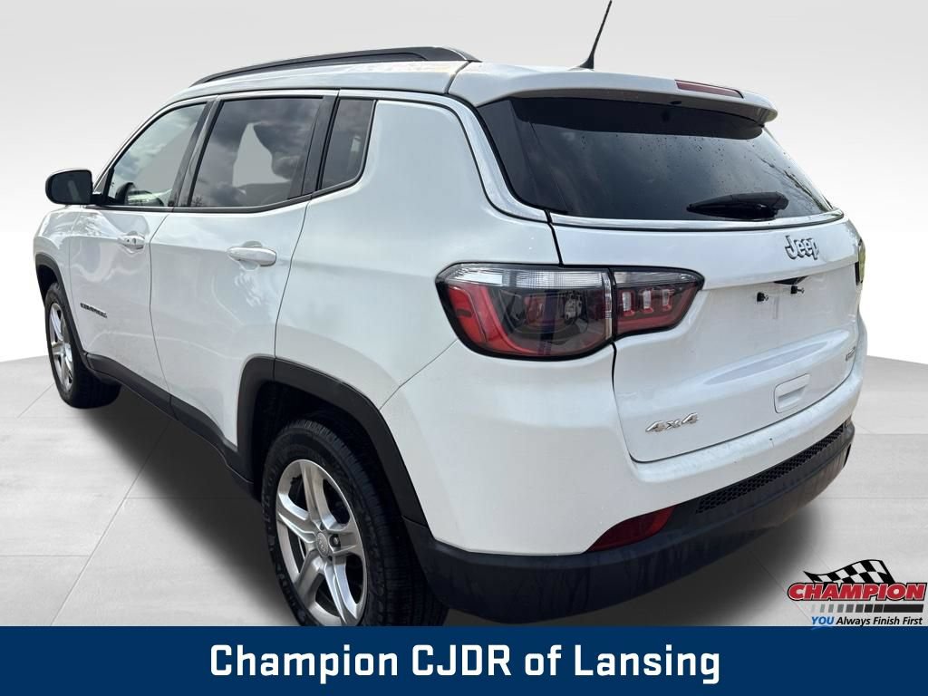 Used 2024 Jeep Compass Latitude AWD/4WD image 5