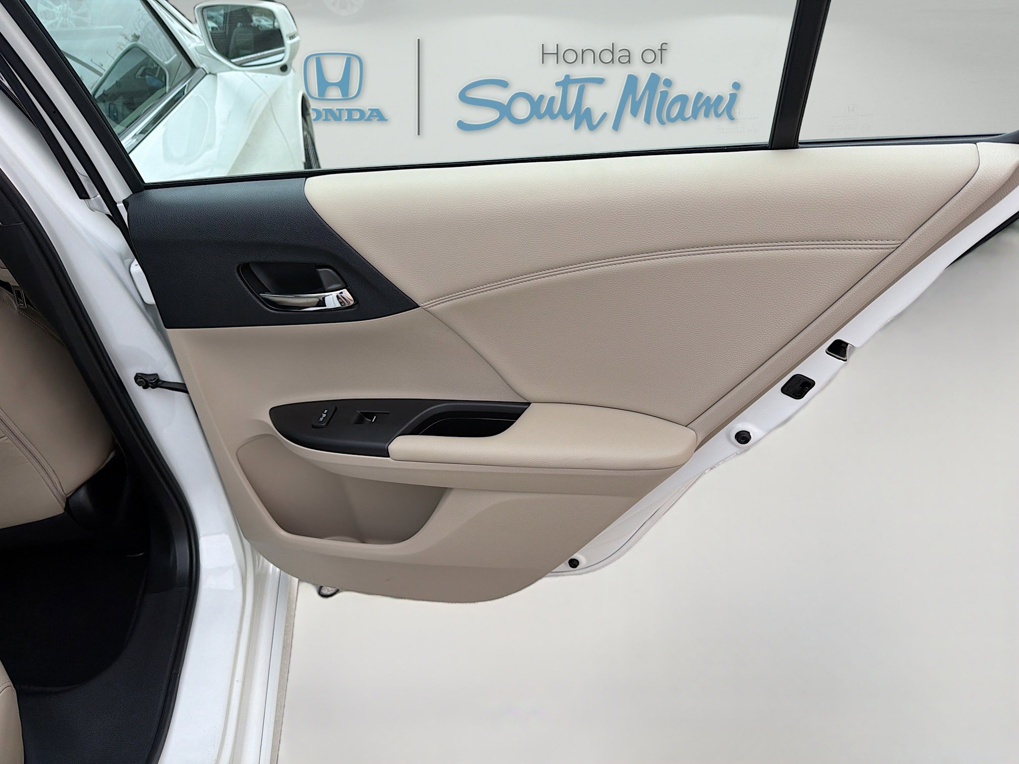 Used 2016 Honda Accord Touring image 31