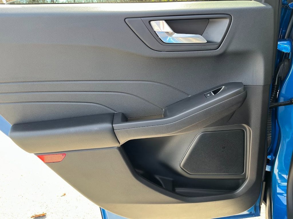 Used 2021 Ford Escape SE w/ SE Sport Appearance Package image 43