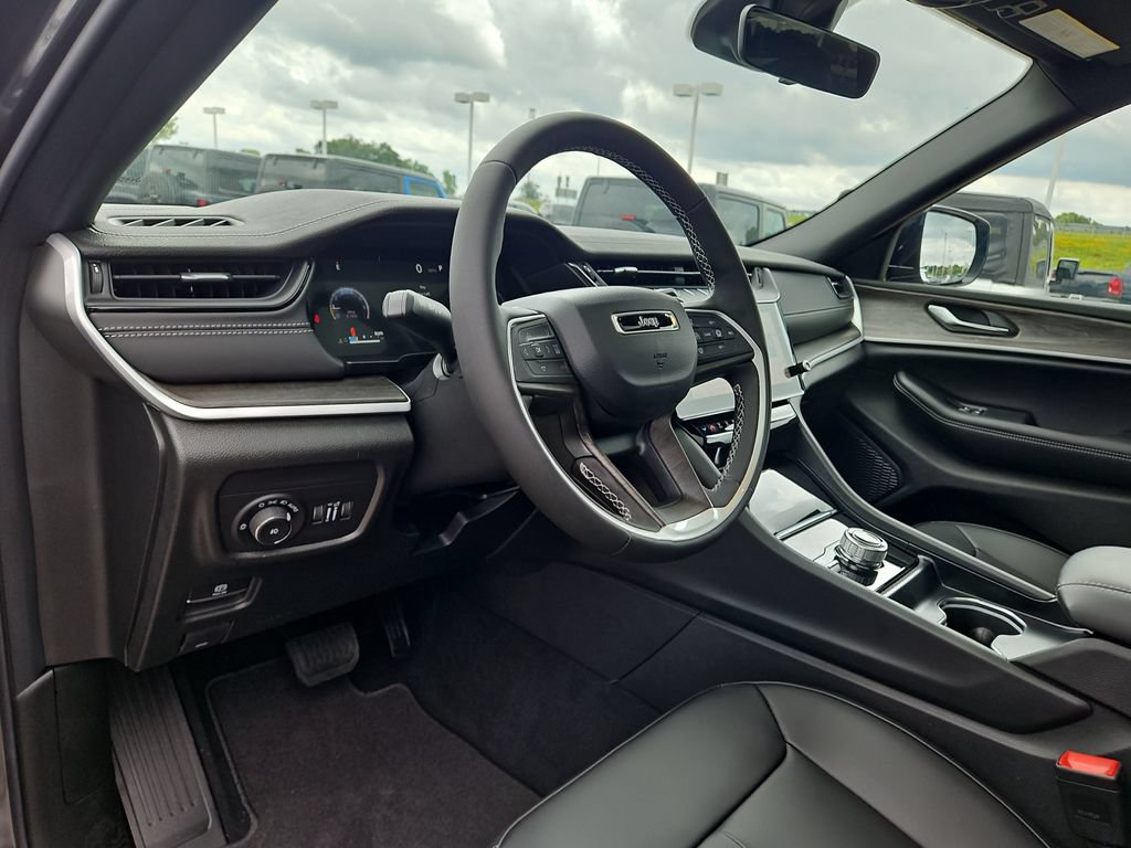 New 2026 Jeep Grand Cherokee Summit AWD/4WD image 17
