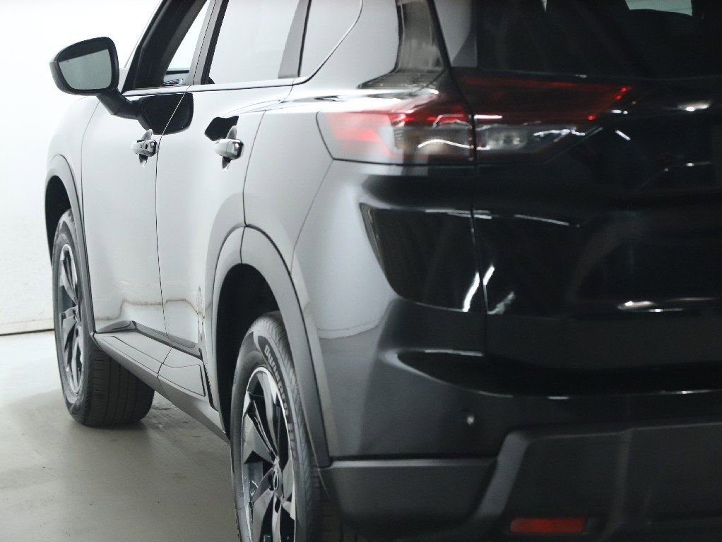 Certified 2025 Nissan Rogue SV image 41