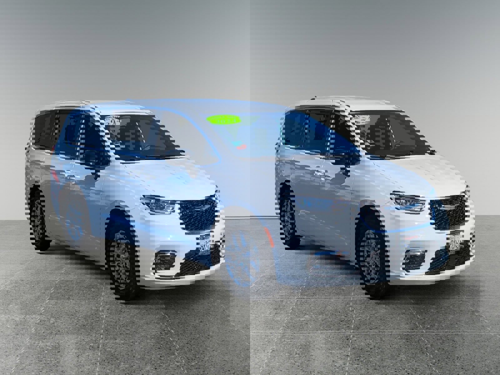 Used 2024 Chrysler Pacifica Touring image 7