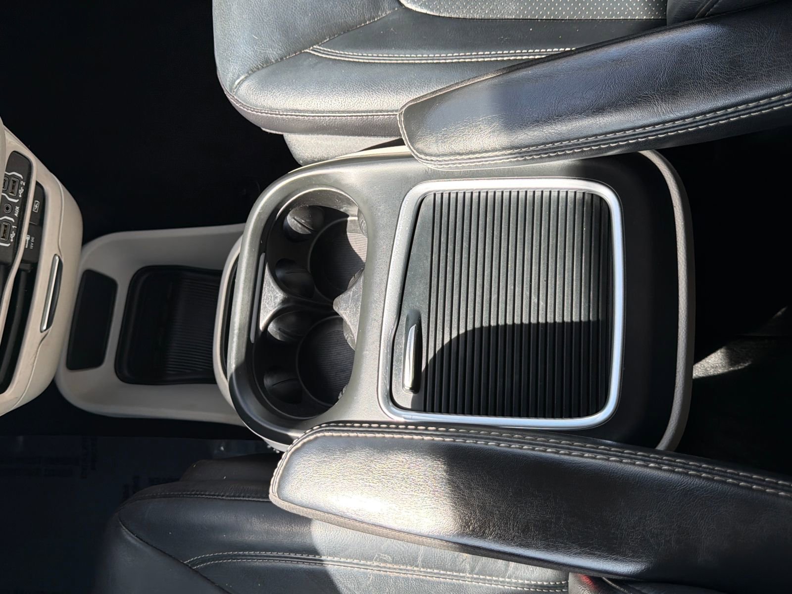 Used 2022 Chrysler Pacifica Touring-L image 27