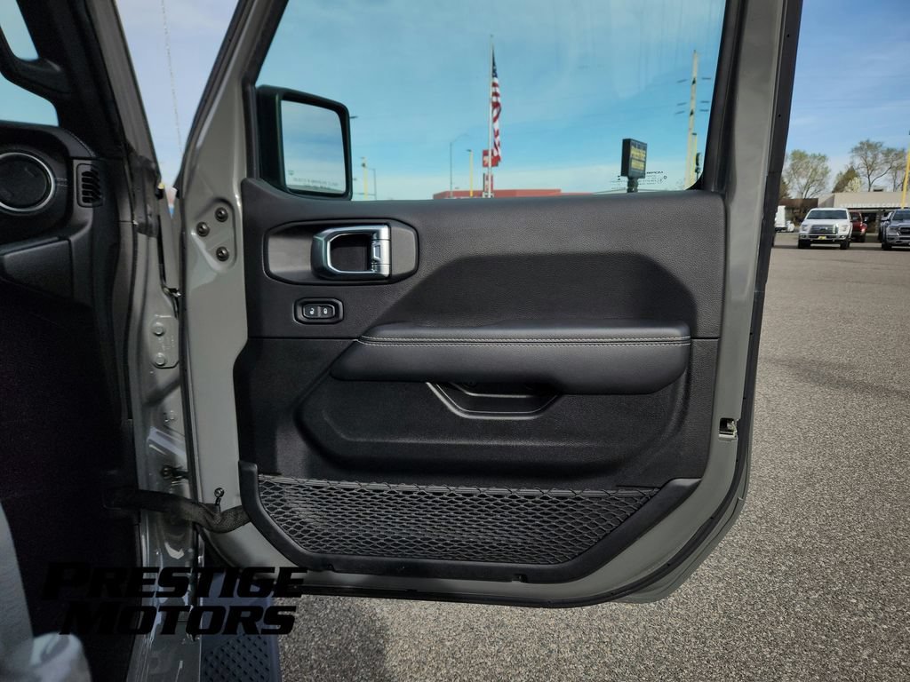 Used 2021 Jeep Gladiator Overland w/ Uconnect 4C Nav & Sound Group AWD/4WD image 25