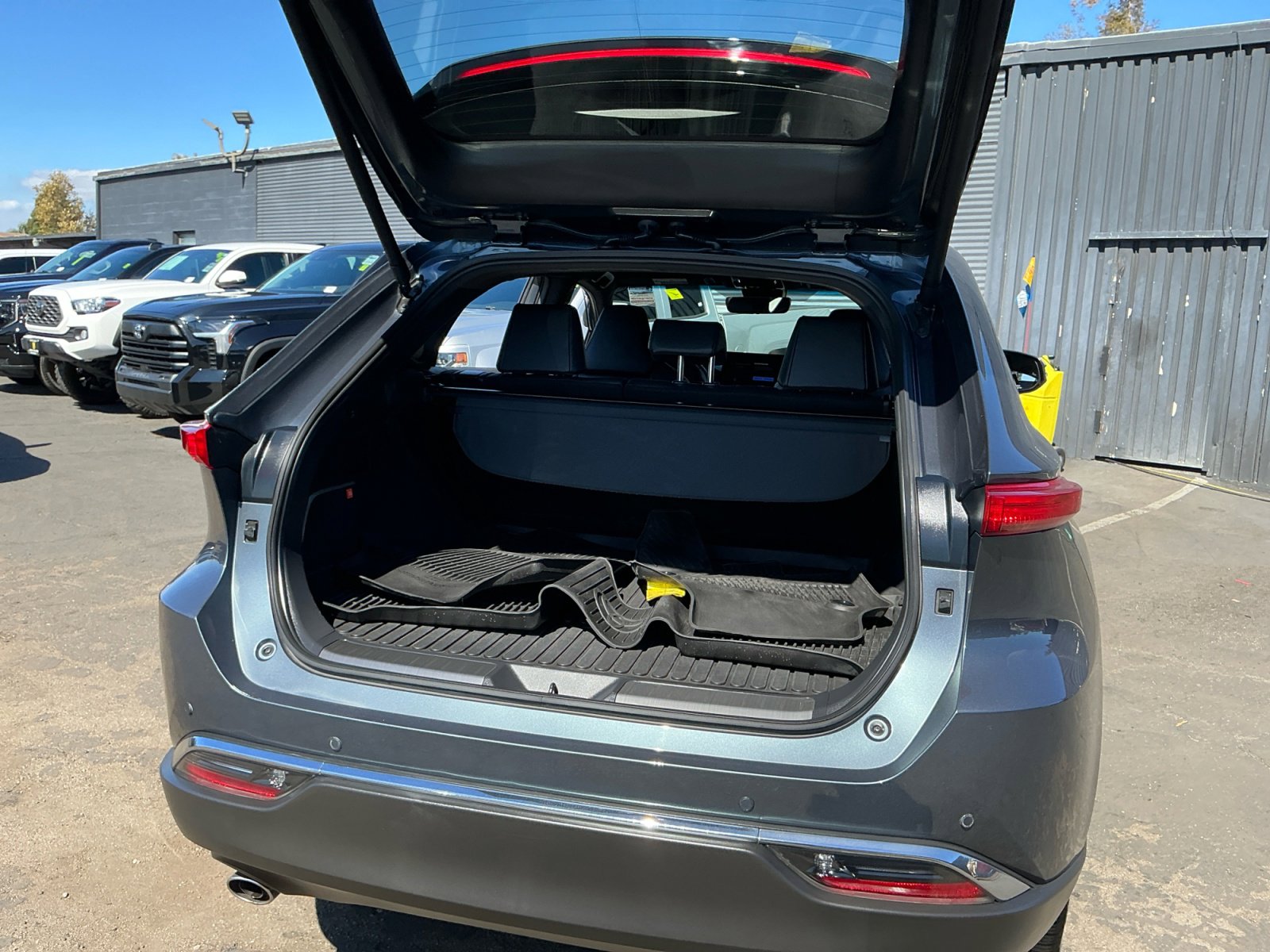 Used 2024 Toyota Venza XLE AWD/4WD image 27