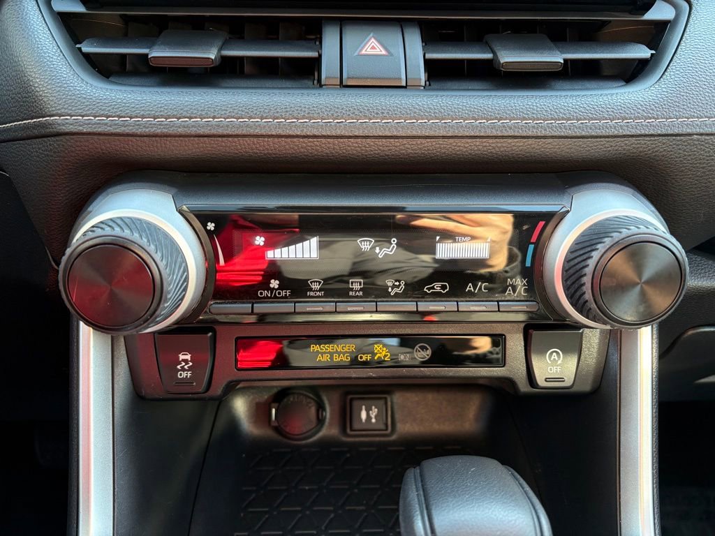 Used 2019 Toyota RAV4 LE w/ Carpet Mat Package image 26