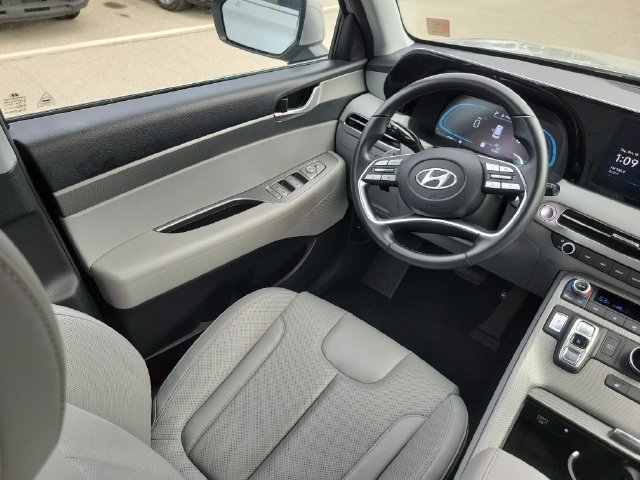 Used 2025 Hyundai Palisade SEL FWD image 15