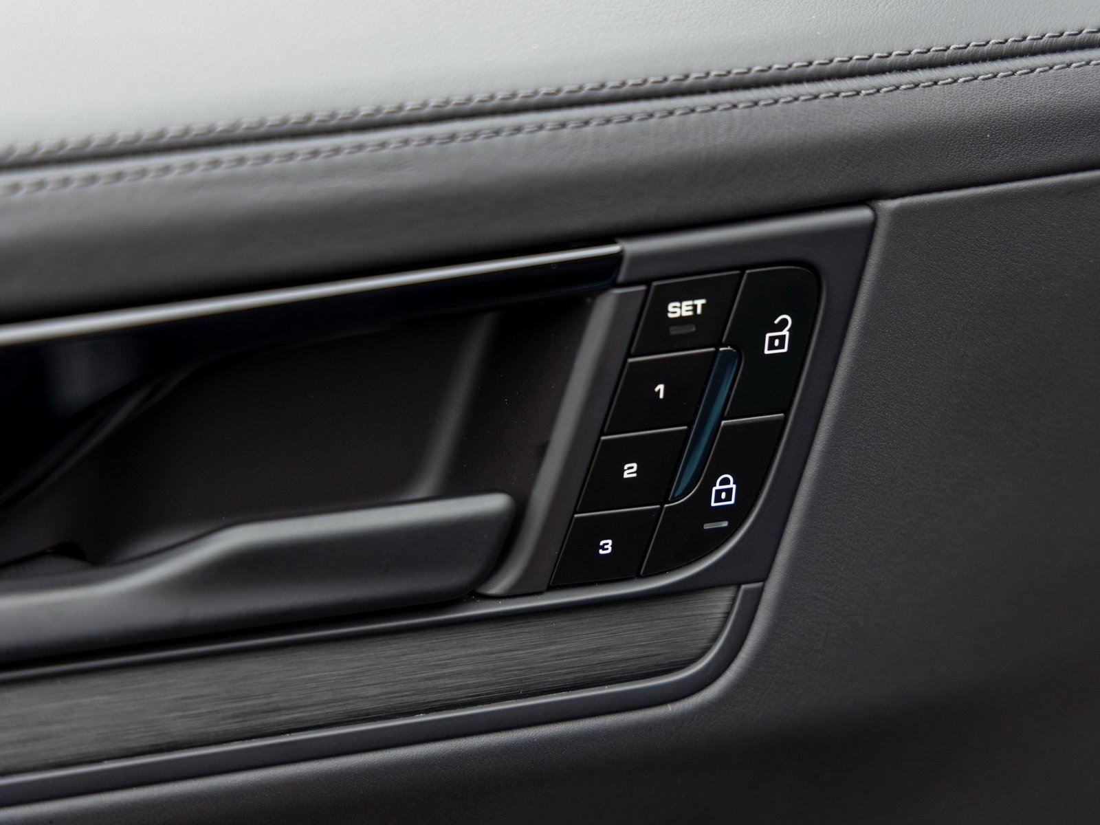 New 2025 Porsche Cayenne GTS image 23