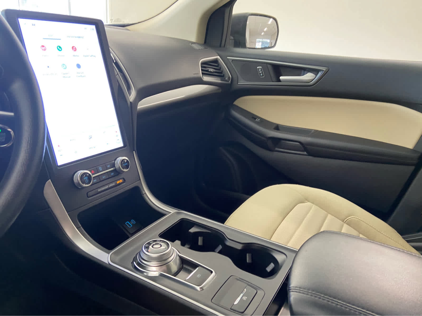 Used 2024 Ford Edge SE image 30