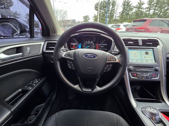 Used 2017 Ford Fusion SE w/ Fusion SE Technology Package FWD image 16