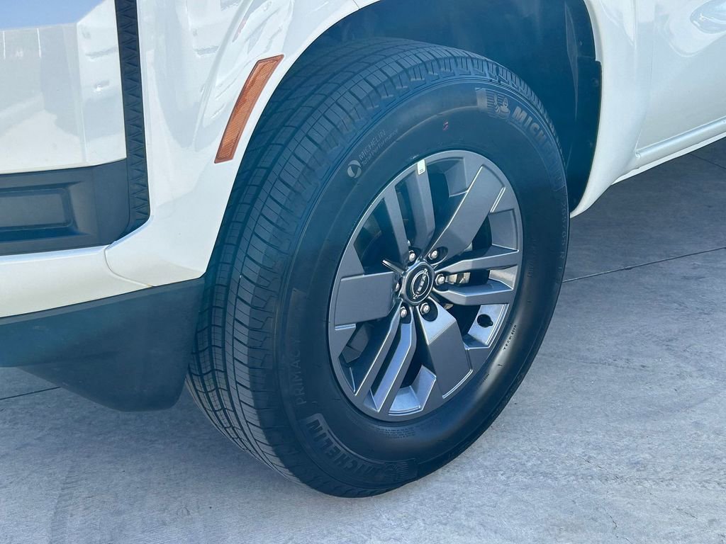 Used 2026 Nissan Frontier SV image 8