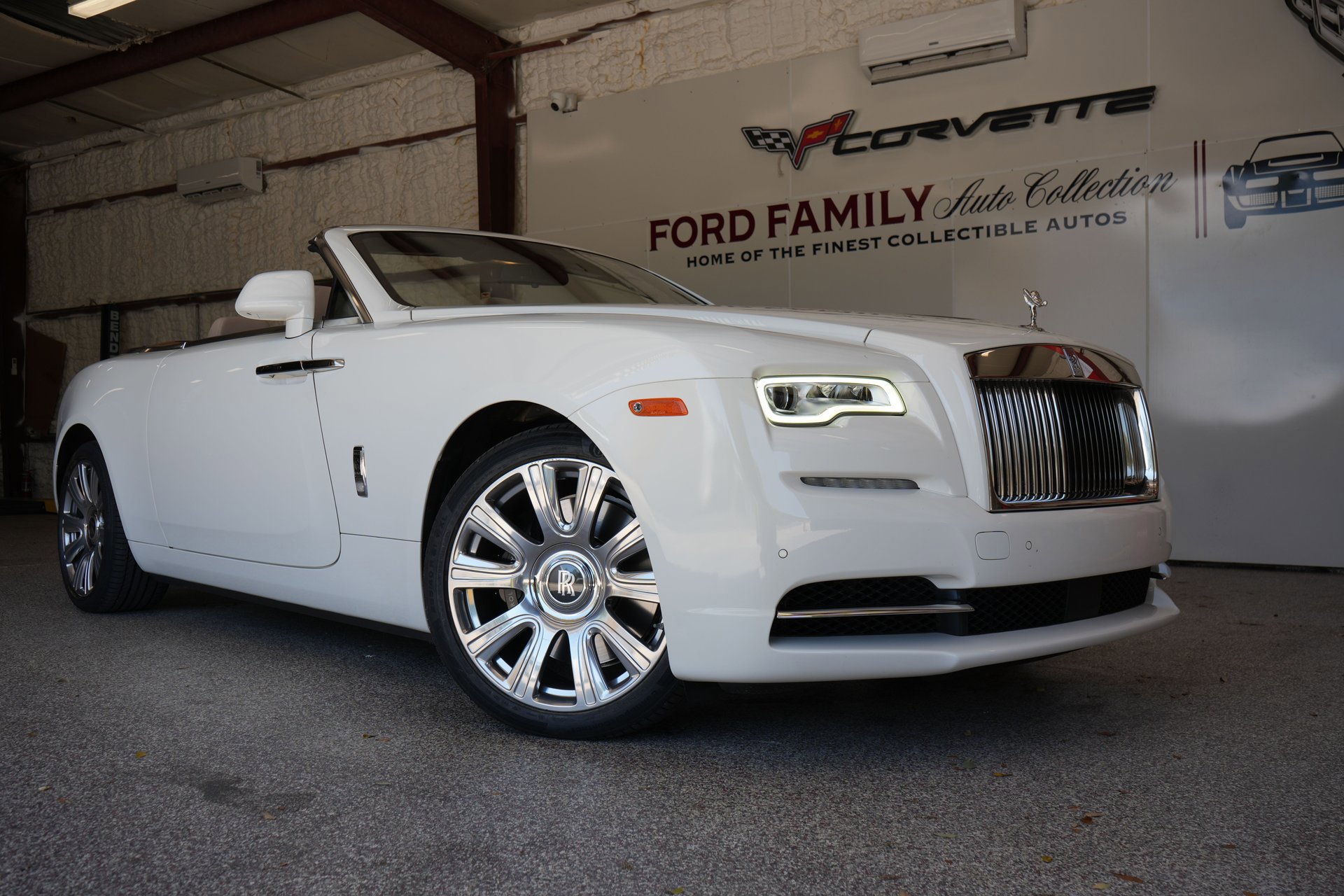Used 2017 Rolls-Royce Dawn image 27