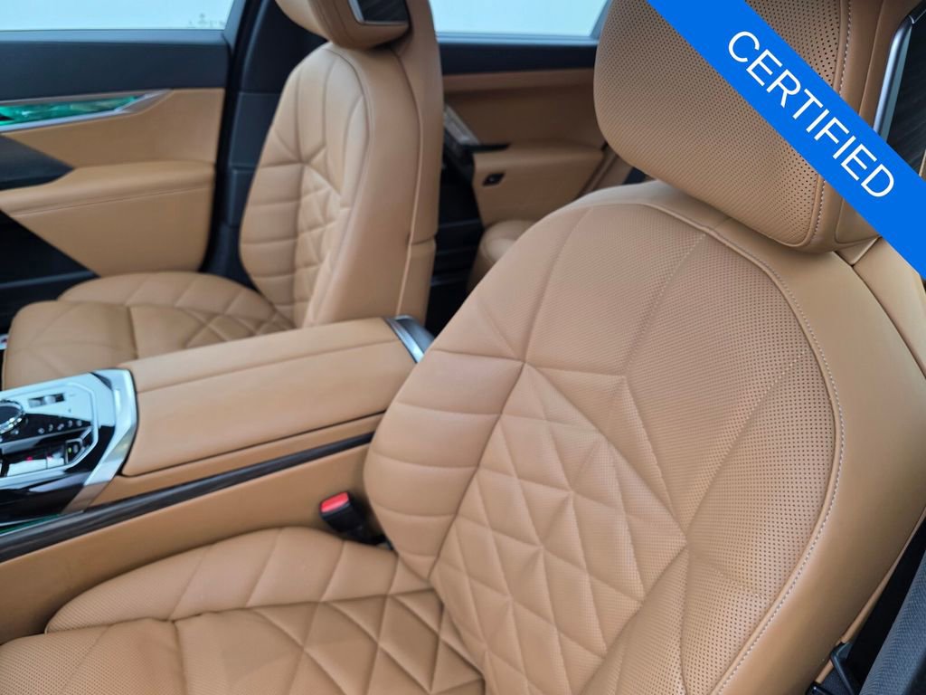 Used 2024 BMW 740i image 11