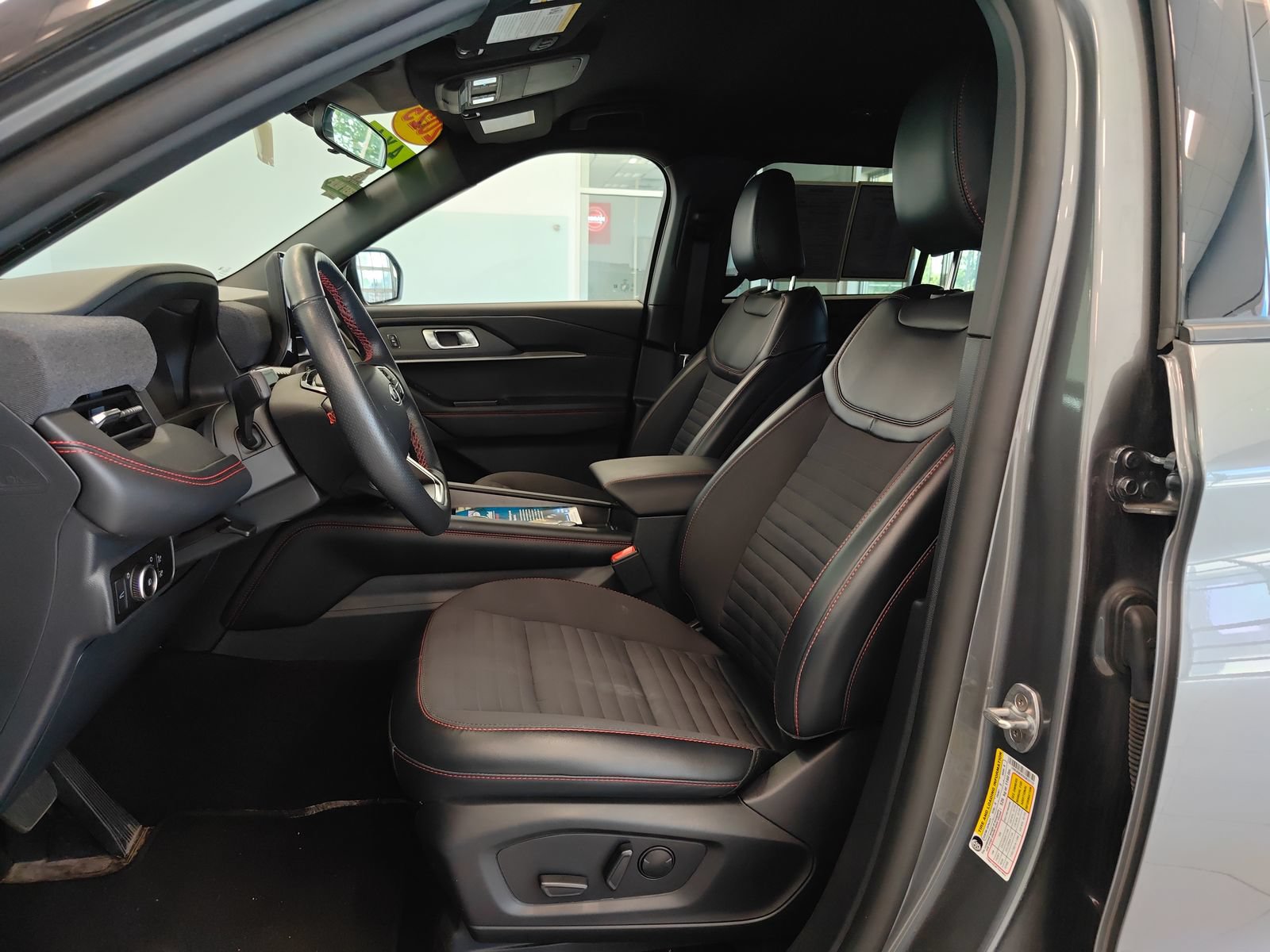 Used 2025 Ford Explorer ST-Line AWD/4WD image 11