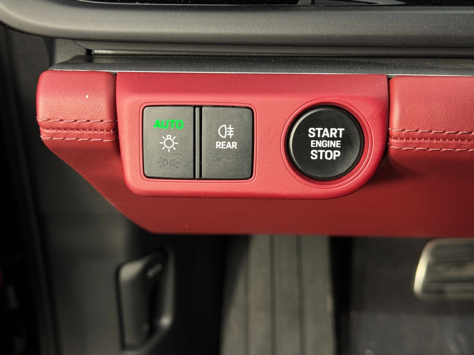 Used 2024 Porsche Panamera image 19