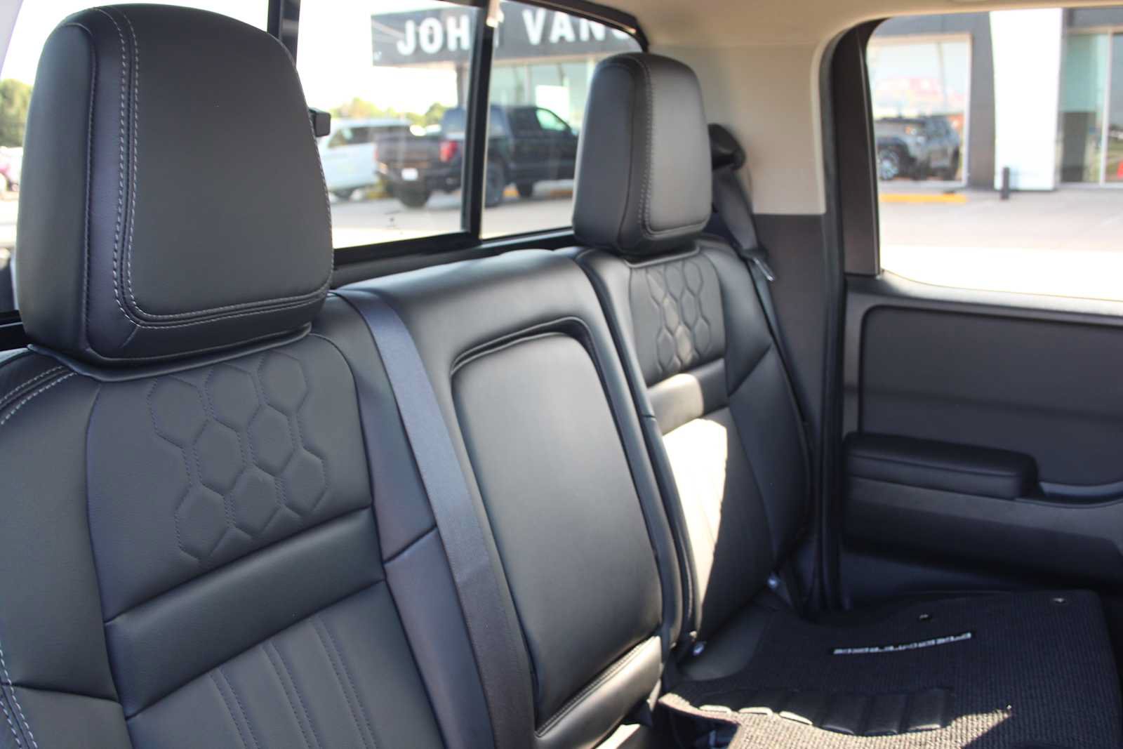 Used 2023 Nissan Frontier SV w/ SV Premium Package AWD/4WD image 20